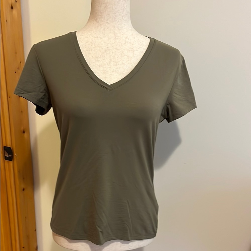 Apt. 9 Green Fitted Short Sleeve T-Shirt